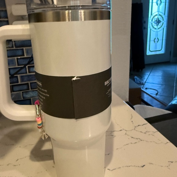 Stanley White Travel Quencher with Handle - Picture 2 of 3